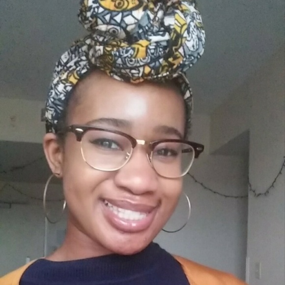 Meet your Posher, Djemila - Picture 1 of 1